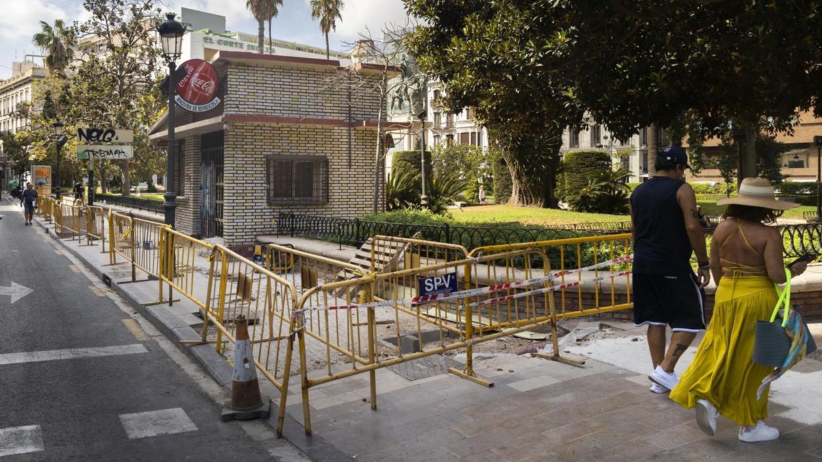 Foto de archivo de las obras para arreglar las aceras del Parterre.