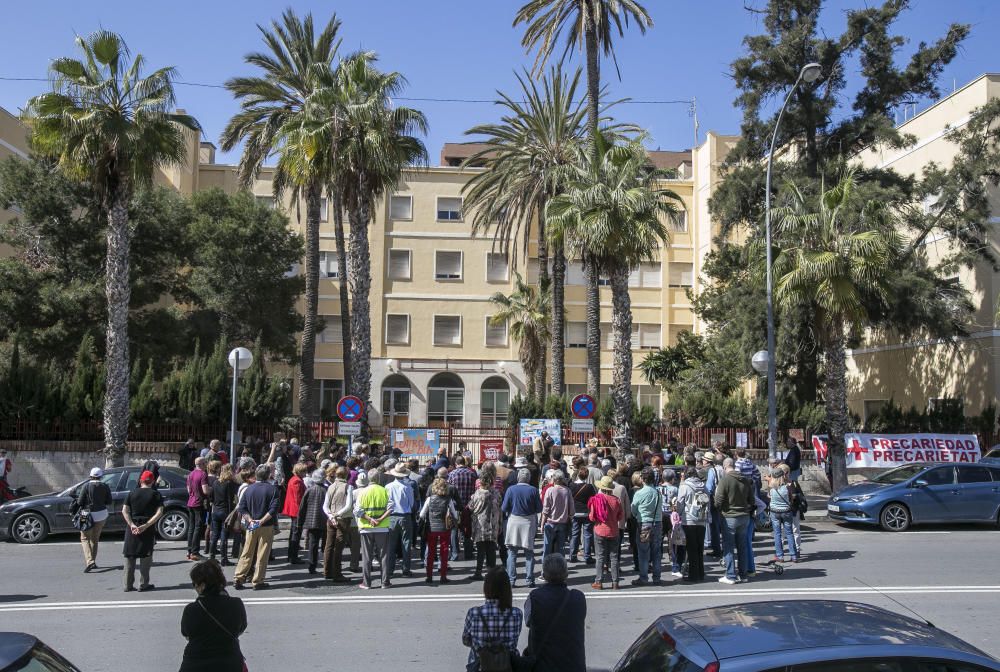 Los vecinos de Benalúa se oponen a convertir el asilo en un centro privado.