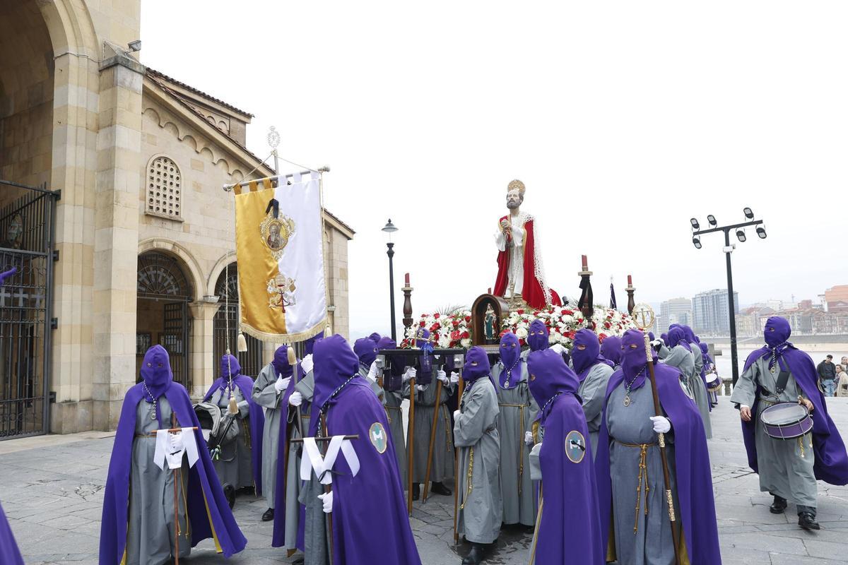 La procesión del Encuentro de Resurrección en Gijón, en imágenes