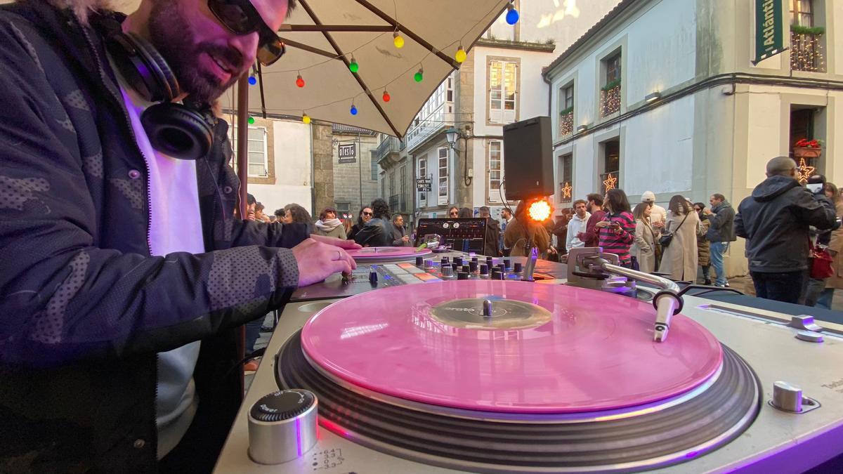 Todo listo en Santiago para el esperado tardeo navideño: "Temos todas as opcións, menos a de quedar na casa"