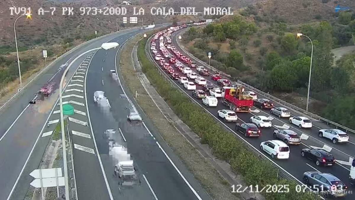 Más de 12 kilómetros de retenciones para entrar a Málaga desde Cerrado de Calderón hasta Rincón de la Victoria.