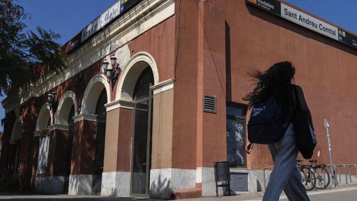Façana de l’antiga estació Sant Andreu Comtal. | ZOWY VOETEN