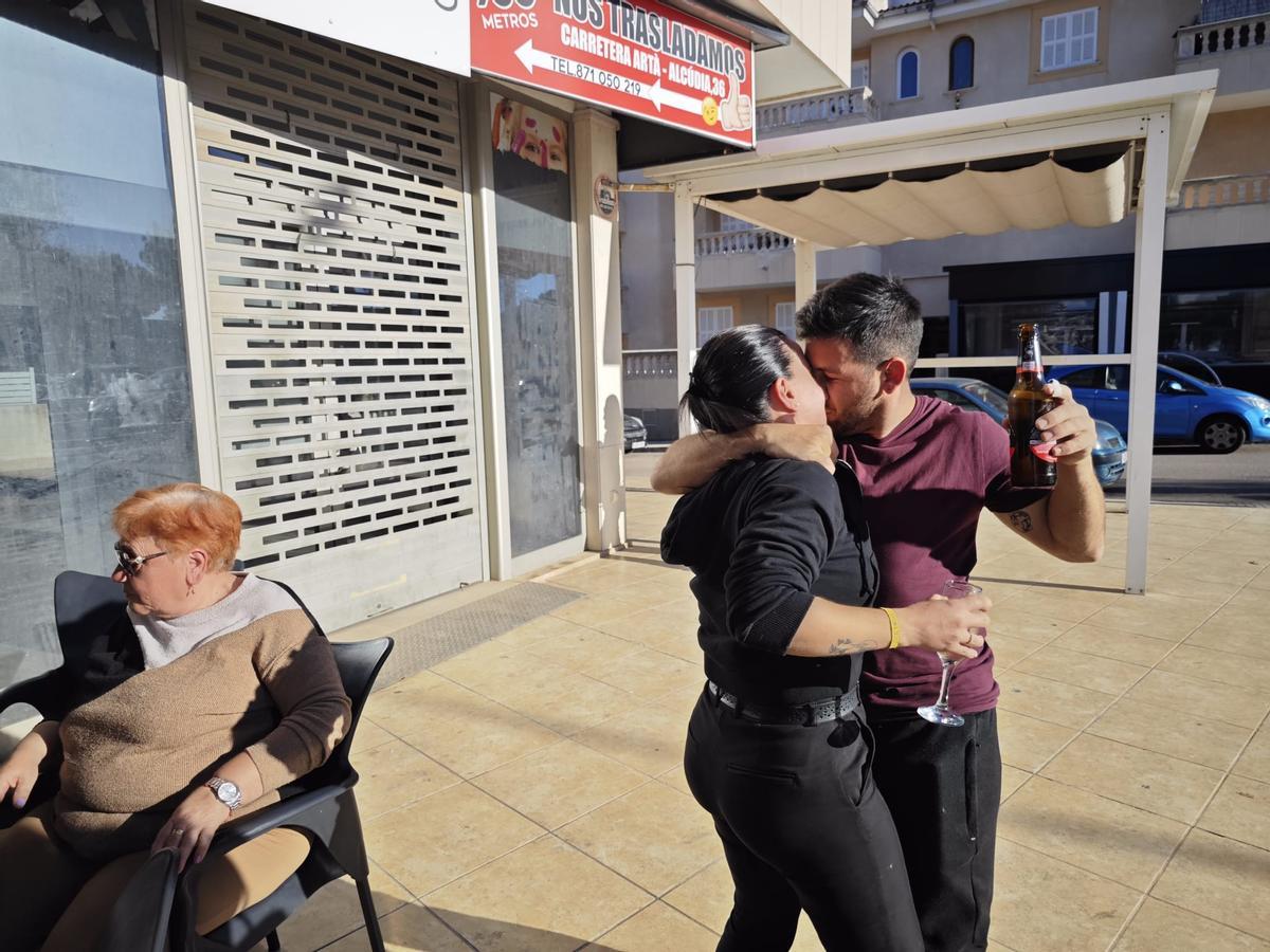 Así han celebrado en Can Picafort el Gordo de la Lotería de Naviad Así han celebrado en Can Picafort el Gordo de la Lotería de Naviad