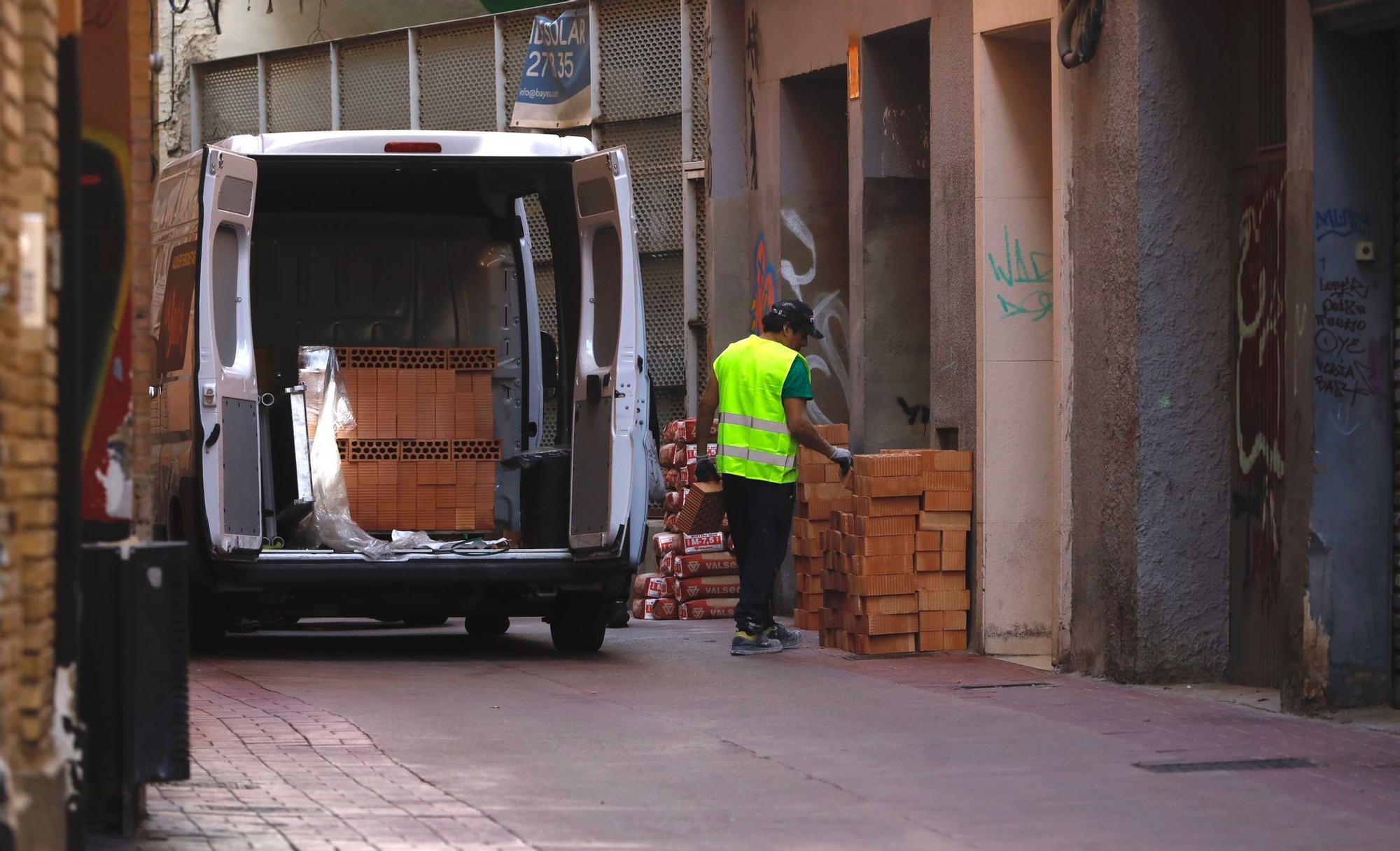 Así ha sido el desalojo de una vivienda en la calle de Don Teobaldo en Zaragoza