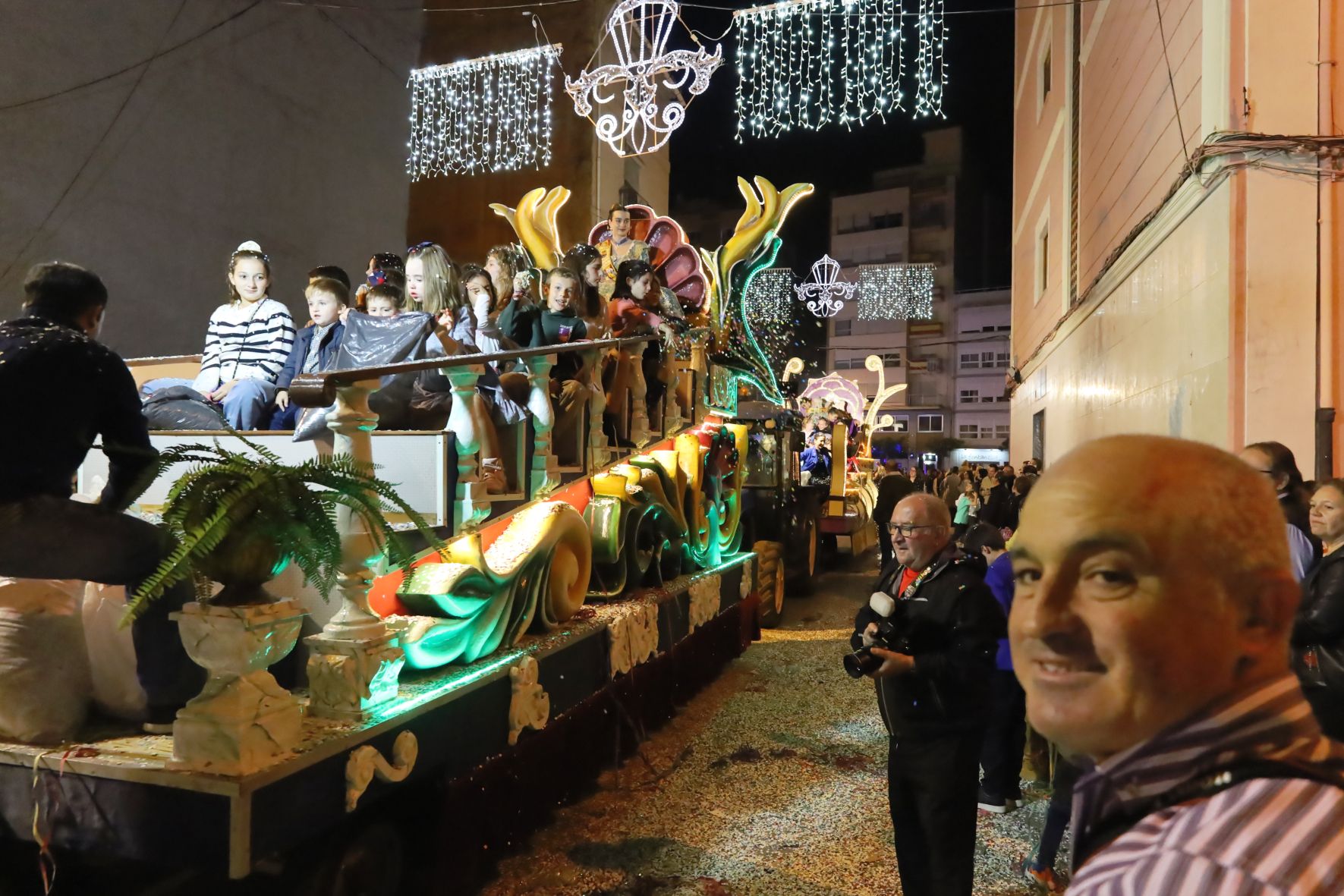 Todas las fotos del colorido desfile de carrozas de la Fira d'Onda