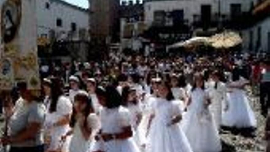 Nutrida participación en la procesión del Corpus