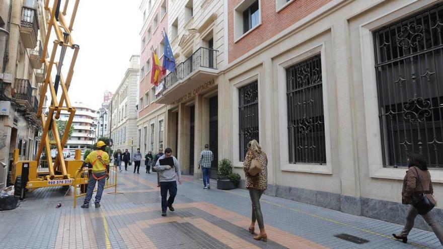 Mil funcionarios municipales cobrarán 100 euros más al mes a partir de 2020