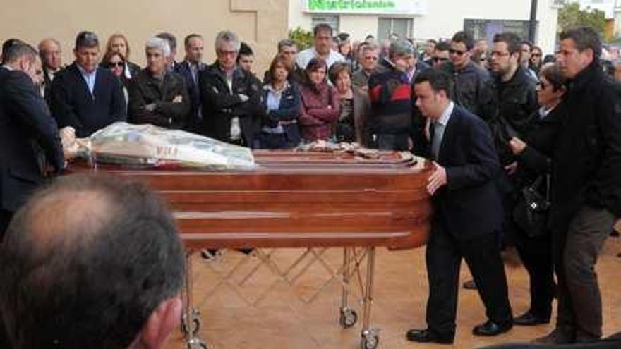 El sepelio tuvo lugar en la iglesia del barrio.