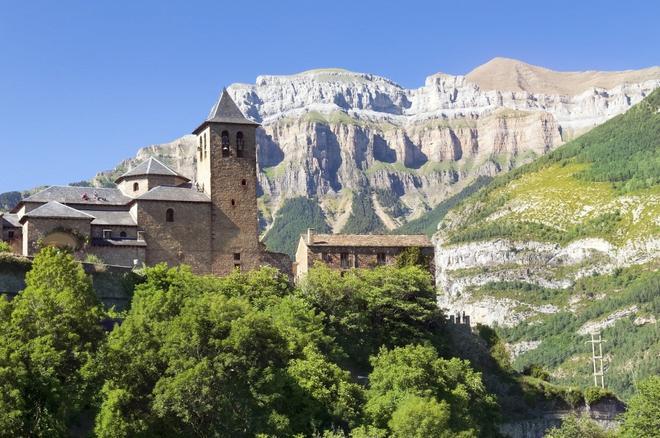 Torla-Ordesa, pueblos bonitos españoles en otoño