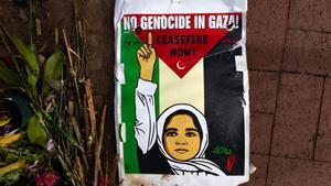 Cartel propalestino pidiendo un alto el fuego en la Franja de Gaza