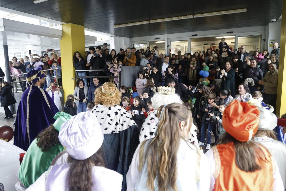 Los Reyes Magos fieles visitan a los pacientes del Hospital Provincial de Conxo Los Reyes Magos fieles visitan a los pacientes del Hospital Provincial de Conxo
