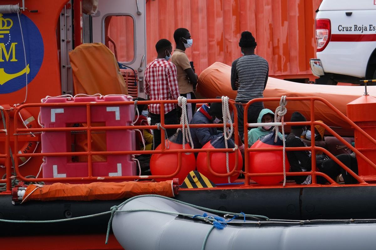 Rescatan a 79 migrantes en aguas cercanas a Canarias en las últimas horas.