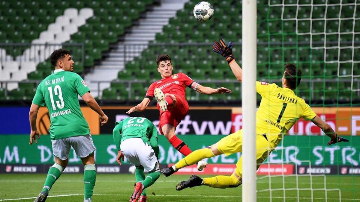 Havertz en la acción que supuso el primero de sus dos goles al Werder Bremen