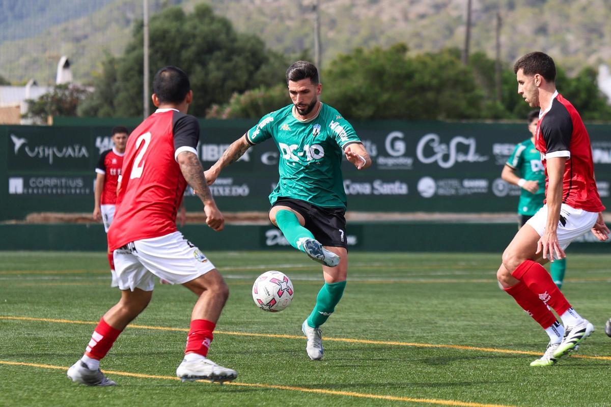 Imágenes de la derrota de la PE Sant Jordi por 1-2 ante el CD Migjorn