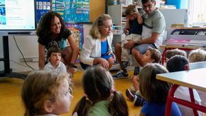 La consejera de Educación, Mercedes Vaquera, este lunes en el colegio Dulce Chacón de Cáceres. CARLA GRAW