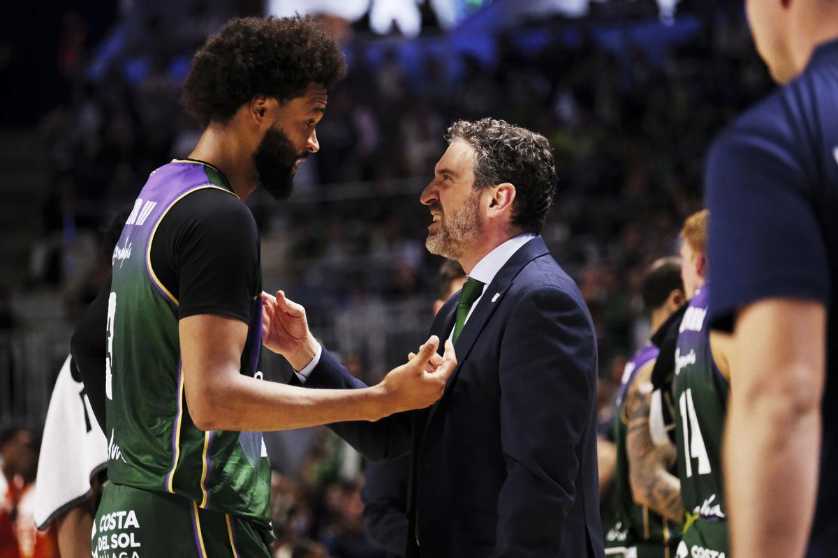 Imagen del partido entre el Unicaja Baloncesto - Valencia Basket, disputado este domingo 12 de abril en el Palacio de los Deportes José María Martín Carpena. Imagen del partido entre el Unicaja Baloncesto - Valencia Basket, disputado este domingo 12 de abril en el Palacio de los Deportes José María Martín Carpena.
