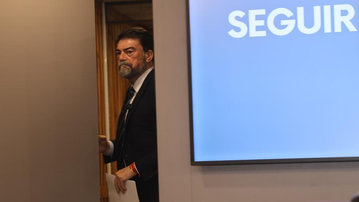 El alcalde de Alicante, Luis Barcala, comparece por el escándalo de las viviendas protegidas