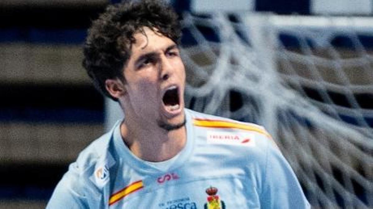 William Thompson en una acción con los Hispanos en el Europeo Juvenil.