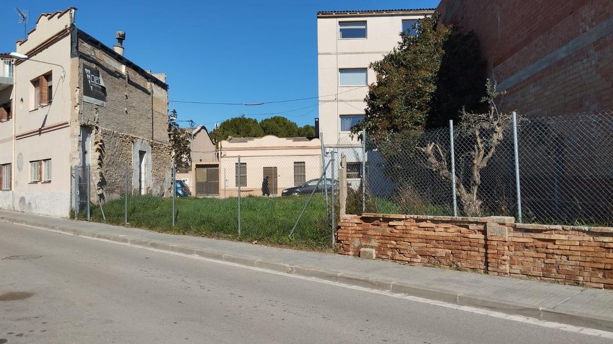 Solar de Sant Vicenç on es construirà la futura promoció
