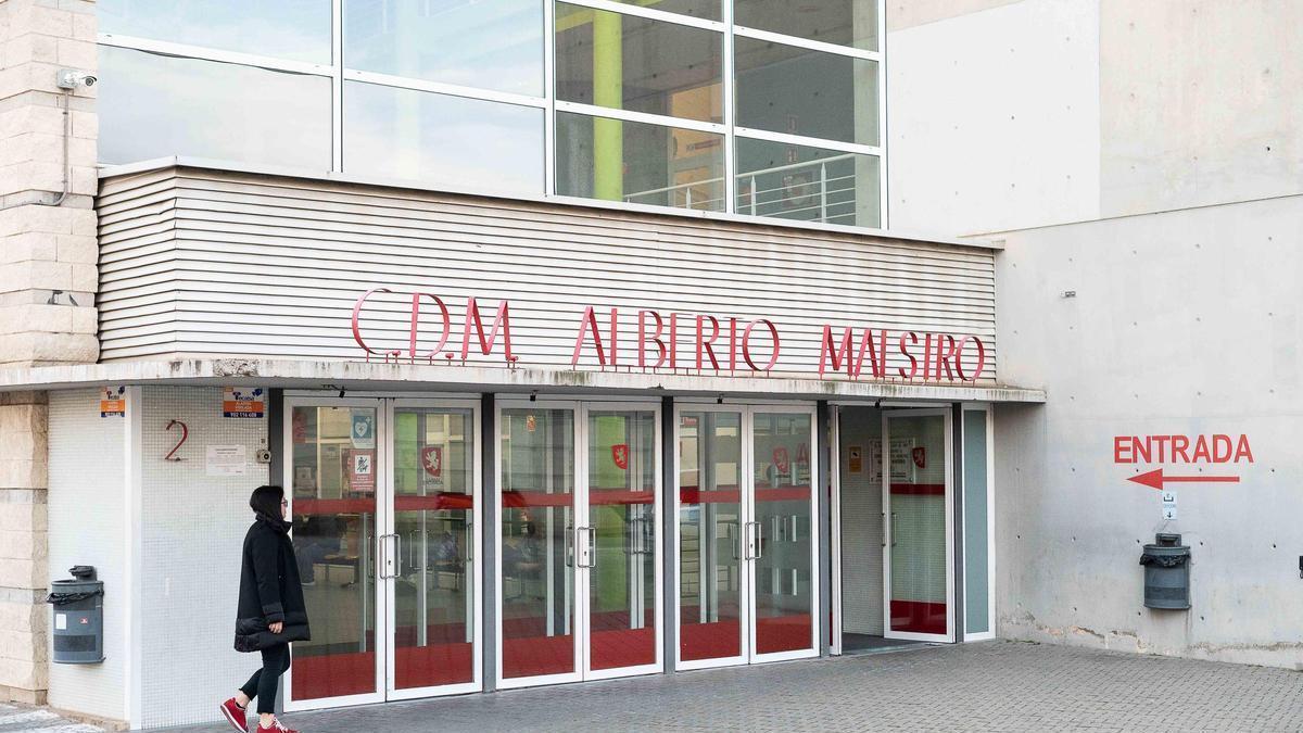 Entrada al CDM Alberto Maestro de Zaragoza.