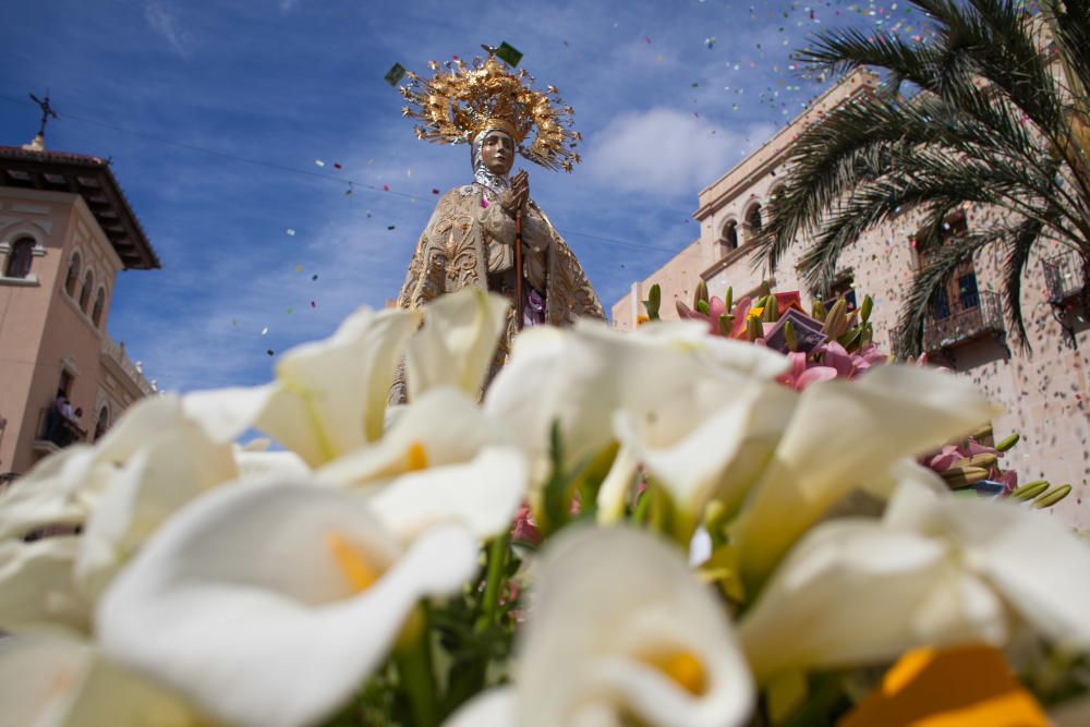 El Cristo Resucitado y de la Virgen de la Asunción inundan la ciudad de alegría y color