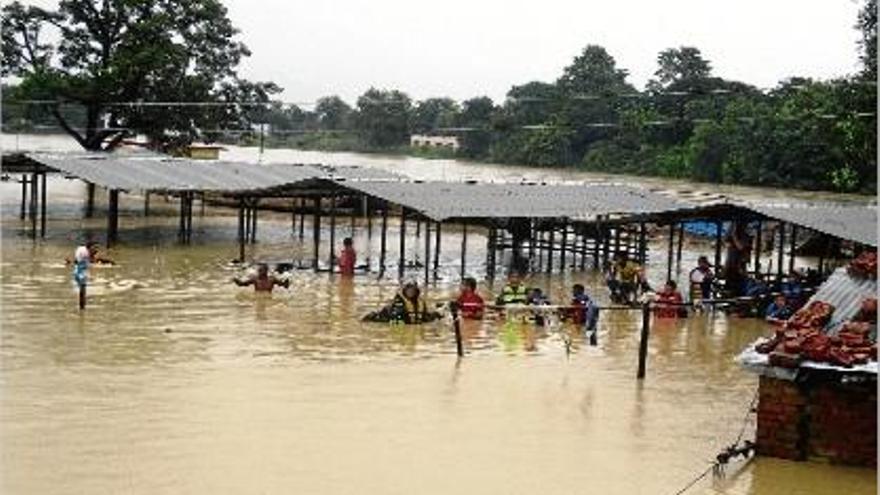 Grans inundacions causen almenys 57 morts al Nepal