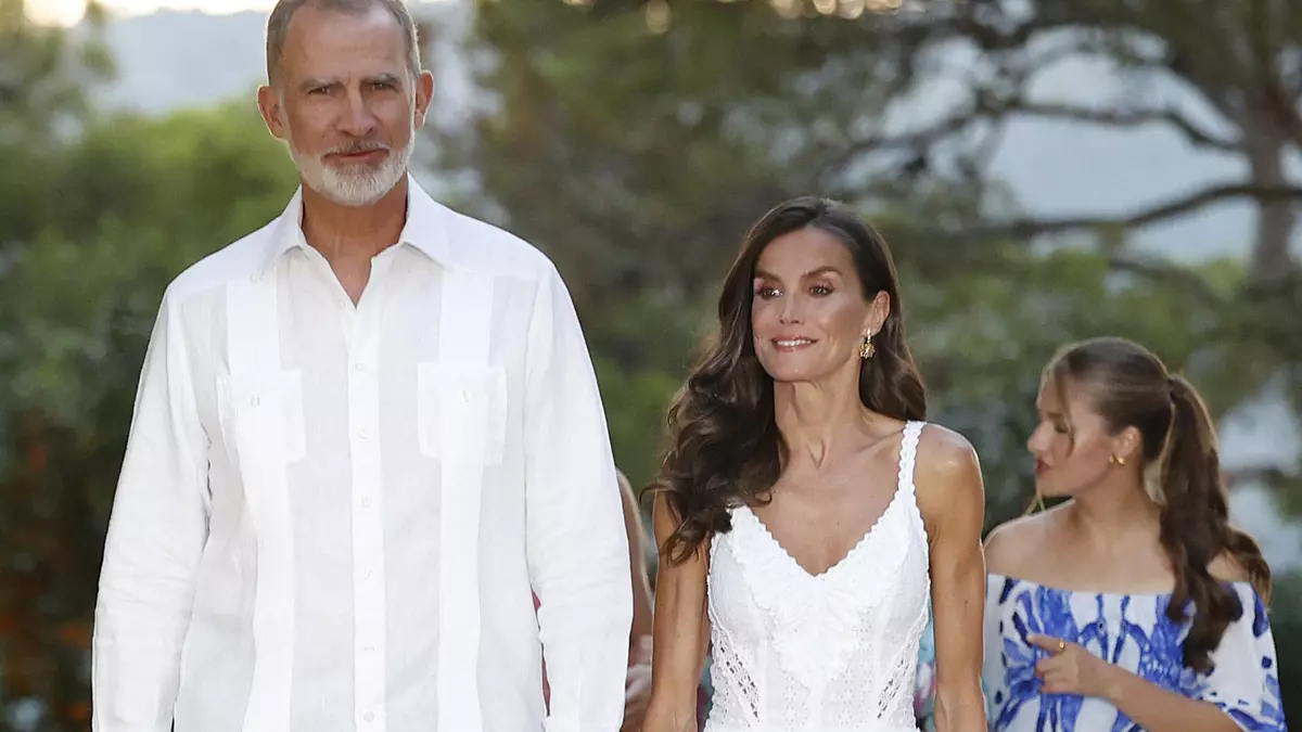 ¿Por qué Felipe VI lució una guayabera en la recepción de la familia real en Marivent?