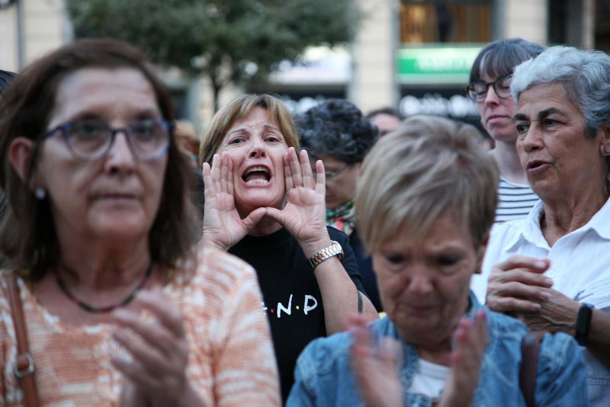 Rabia y dolor en la concentración contra la violencia de género en Alcoy