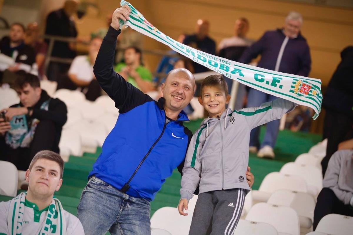 Córdoba CF-Cartagena | Las imágenes de la afición blanquiverde en El Arcángel