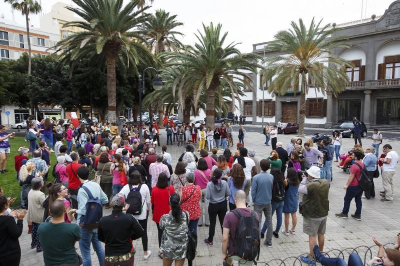 19.06.18. Las Palmas de Gran Canaria.  Un centenar de personas se concentran en Las Palmas de Gran Canaria para mostrar su rechazo ante la puesta en libertad provisional de 'La Manada'. Plaza de La Feria. Foto Quique Curbelo  | 21/06/2018 | Fotógrafo: Quique Curbelo