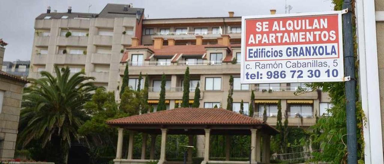 Apartamentos de alquiler en un edificio de Sanxenxo. // Gustavo Santos