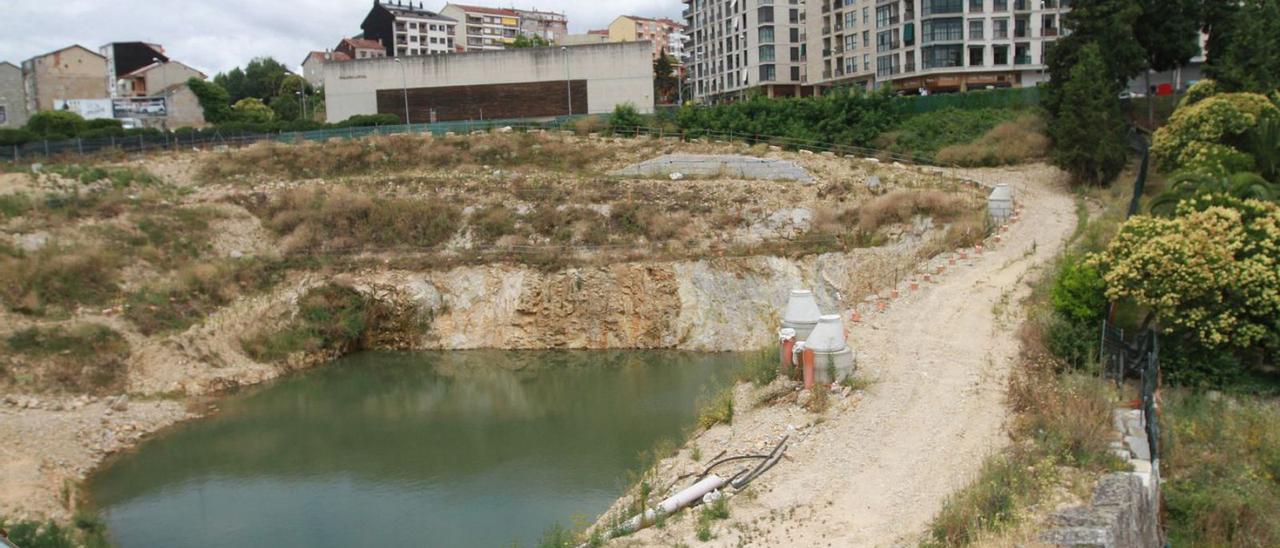 Terrenos de las torrres de Copasa, con la obra parada desde hace años. |   // IÑAKI OSORIO