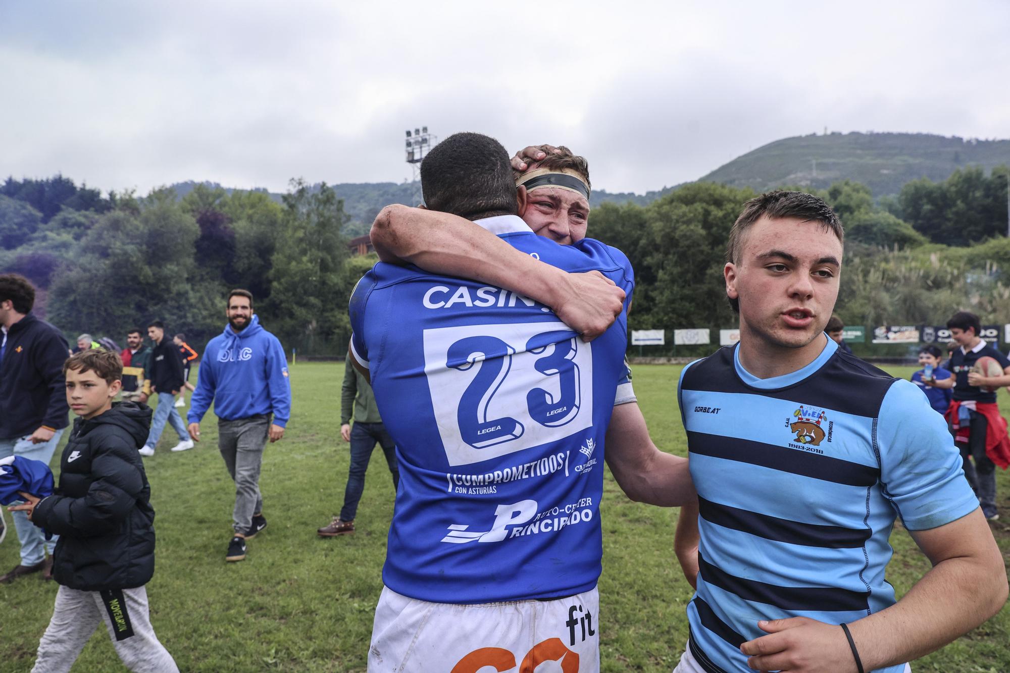 Fiesta del Real Oviedo Rugby tras ascender a División de Honor B