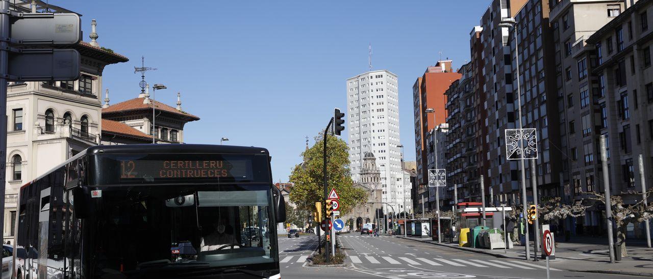Un bus de Oviedo, en una imagen de archivo.