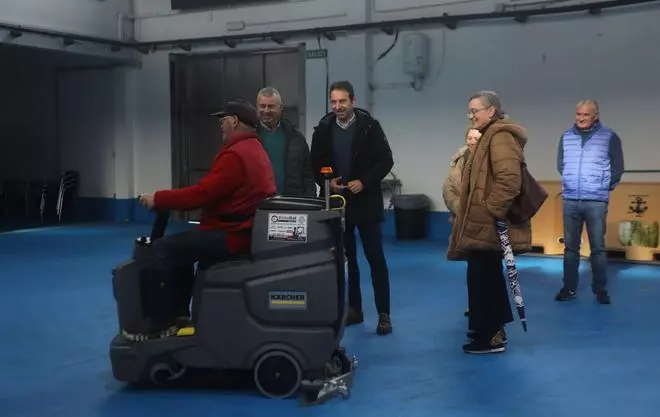 A rula muradá estrea máquina de xeo, elevadora e fregadora