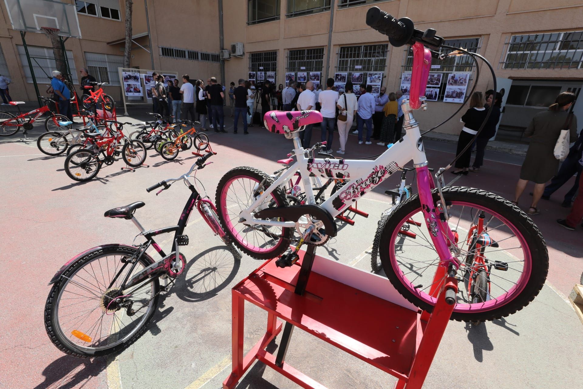 Diez años llevando bicis a quiénes menos tienen