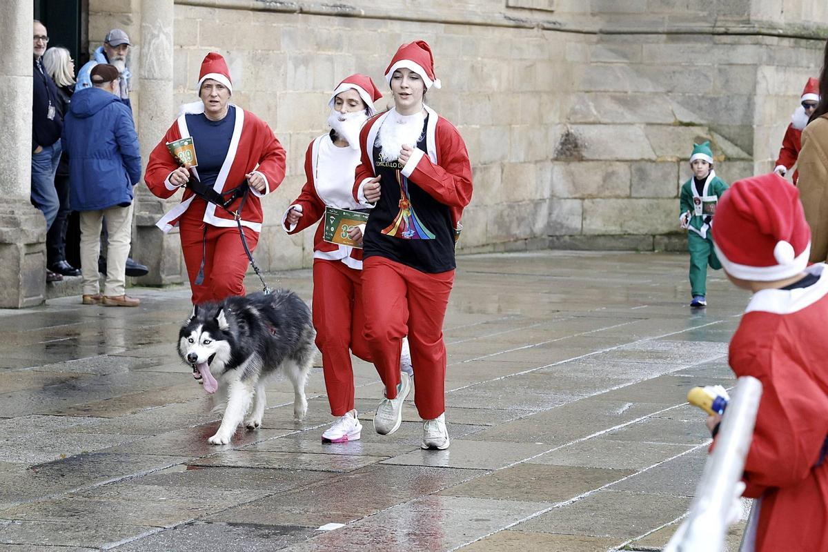 Gran ambiente en la Carrera de Papá Noel en Santiago