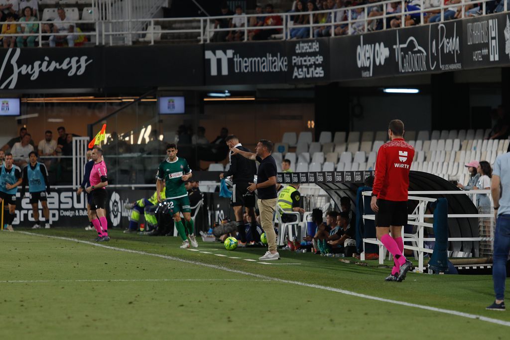 El FC Cartagena 'entierra' al Amorebieta