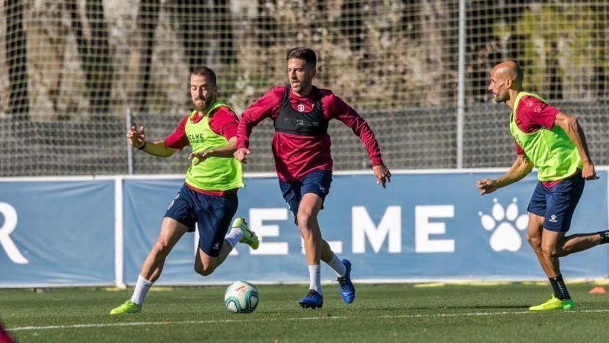 El Huesca se mide al Rayo con el temor de jugar fuera de casa