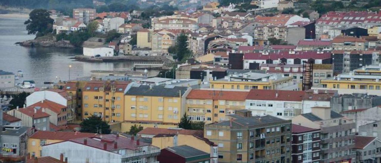 Una vista del casco urbano de Bueu. // Gonzalo Núñez