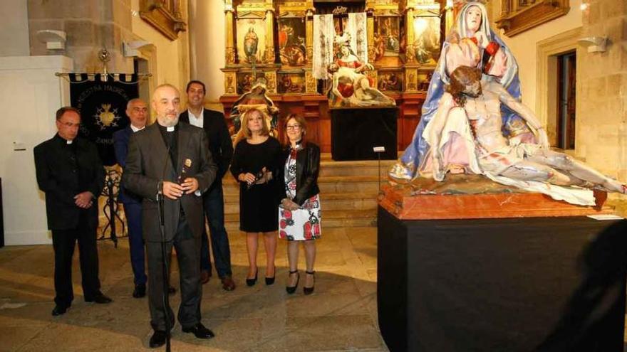 Inauguración de la muestra, con Rivera de las Heras, Mayte Martín, Isabel García, Matías Sampedro, Martín Alén y Alberto Castro.