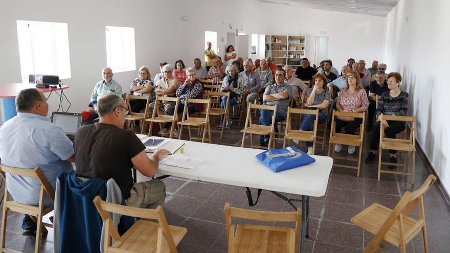 Asamblea de la comunidad de monte de Santo André de Xeve. |   // GUSTAVO SANTOS