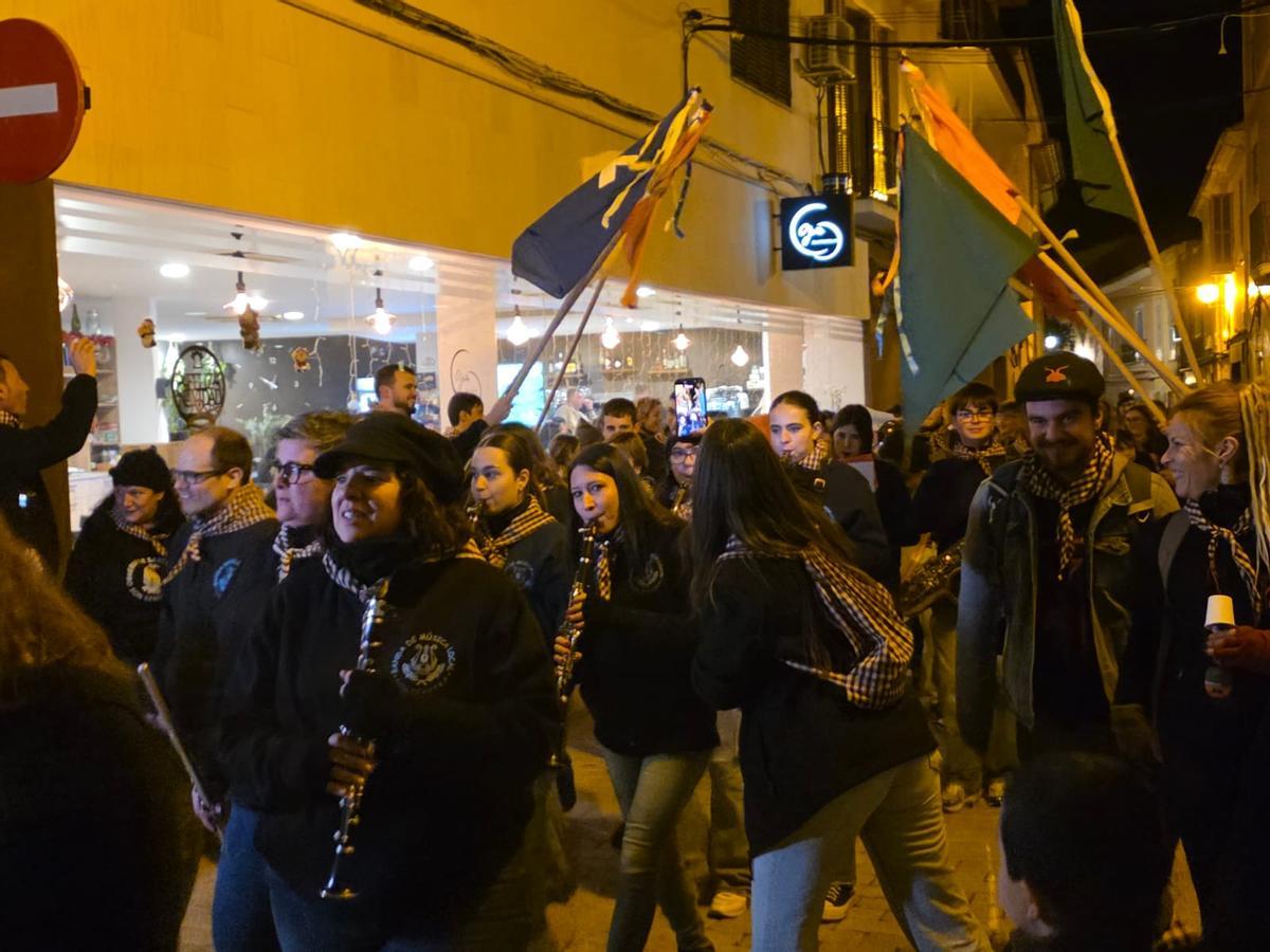 Un momento del pasacalles en Son Servera.