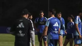 El Oviedo sigue preparando el choque ante el líder con una duda fundamental