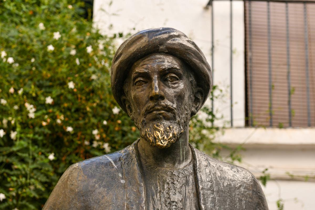 Estatua de Maimónides