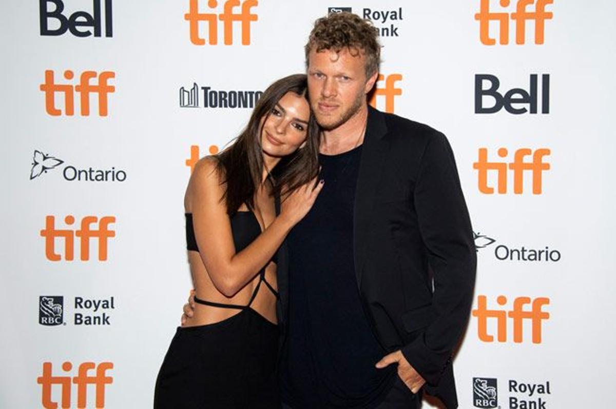 Emily Ratajkowski y su marido Sebastian Bear-McClard en el Festival de Toronto