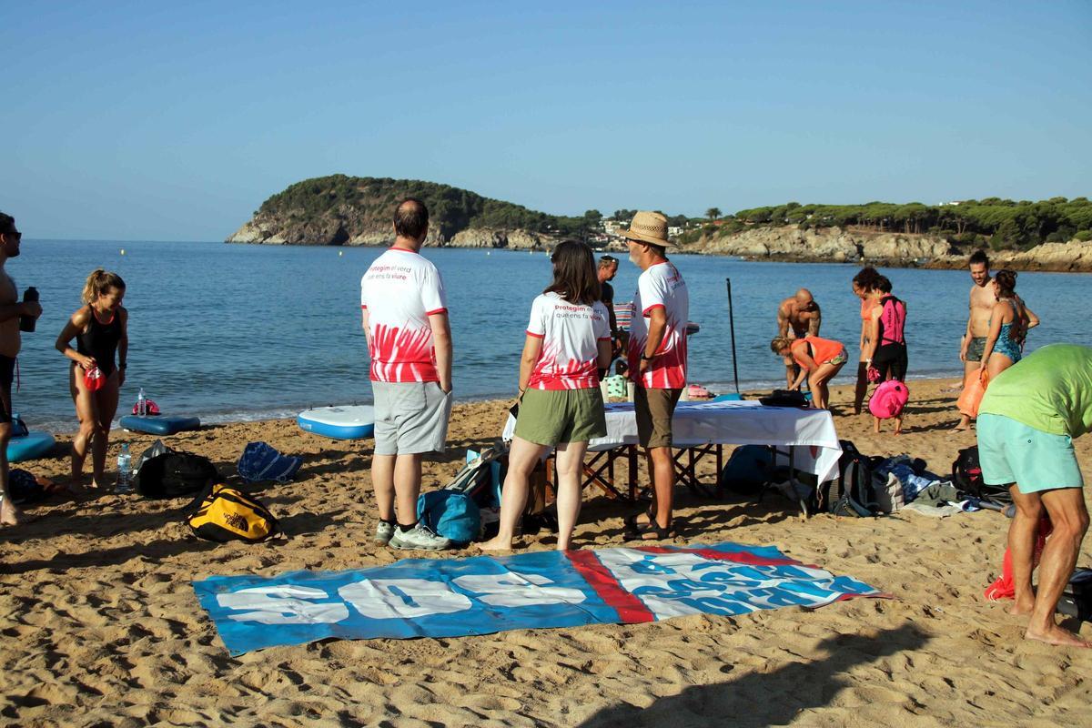 Les imatges de la nedada per reclamar més protecció pels nedadors de la Costa Brava Les imatges de la nedada per reclamar més protecció pels nedadors de la Costa Brava