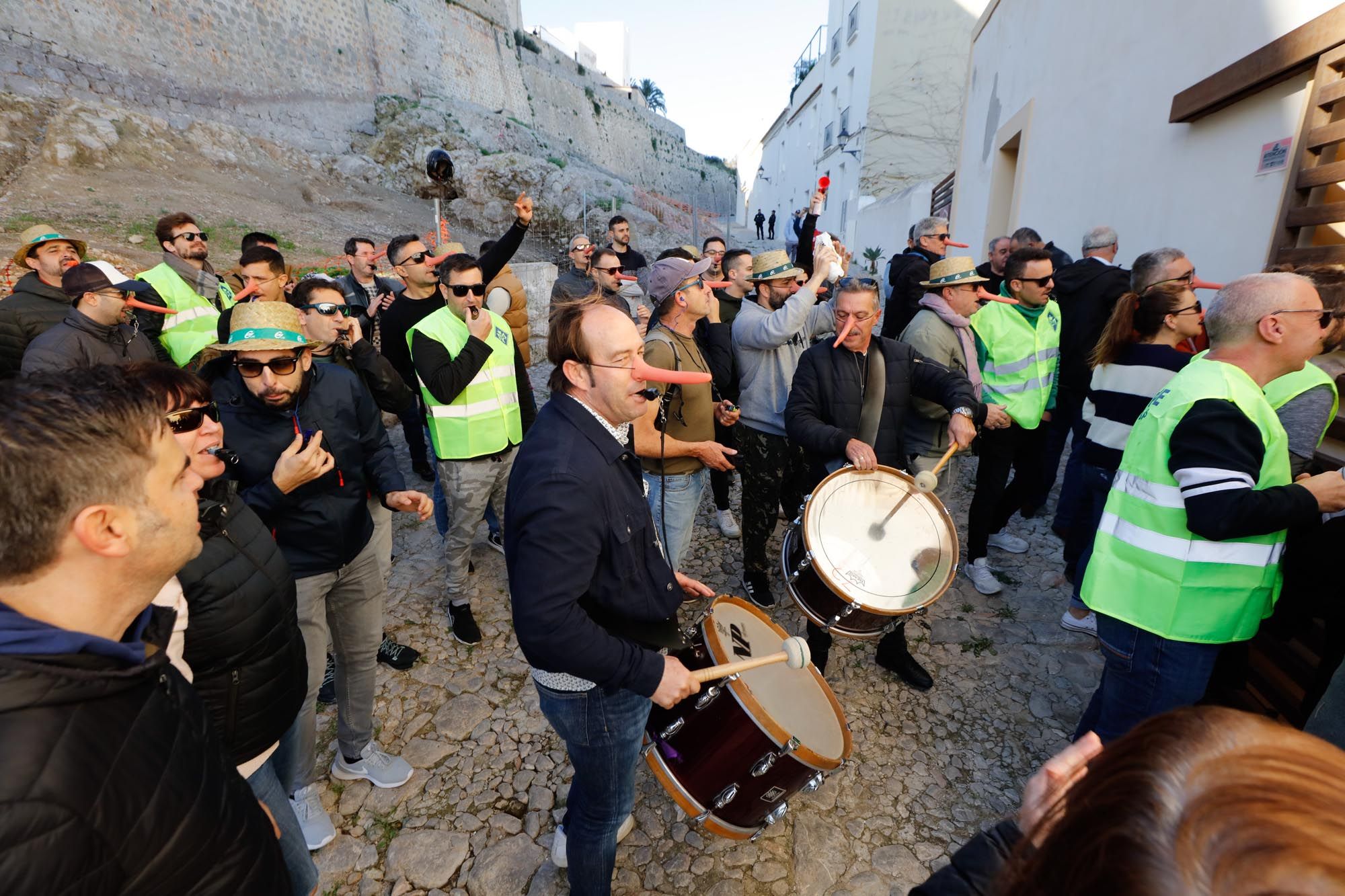 Trabajadores del Ayuntamiento de Ibiza se manifiestan por los puestos de trabajo