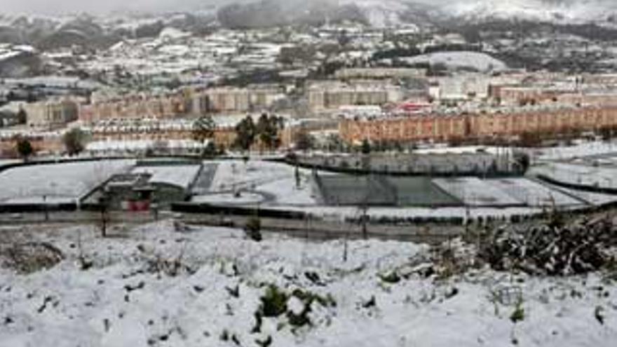 La nieve complica el tráfico y deja a miles de niños sin clase