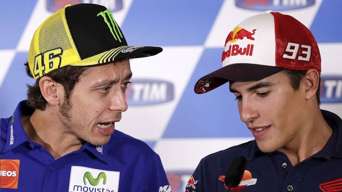 Rossi y Márquez en su famoso pique en la rueda de prensa de Sepang 2015